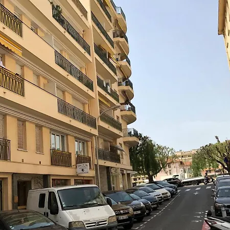 Climatise Avec Balcon En Plein Centre De Menton, Proche Et Commerces - Fr-1-196-305 *